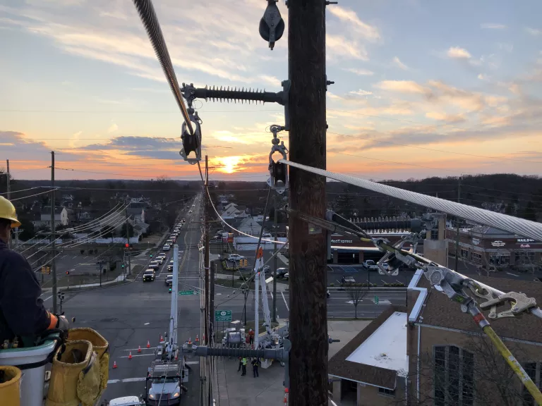 boom lift near power lines