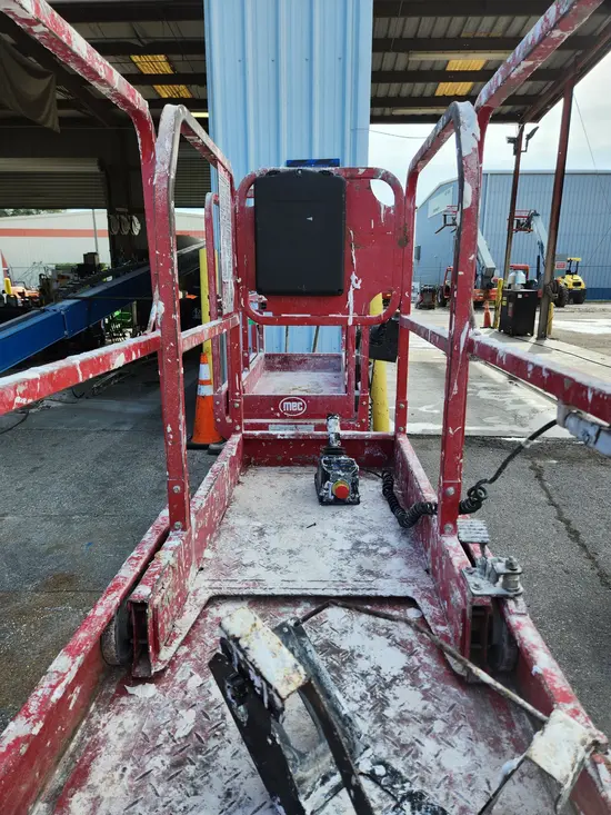 2019 MEC MICRO 19 Scissor Lift