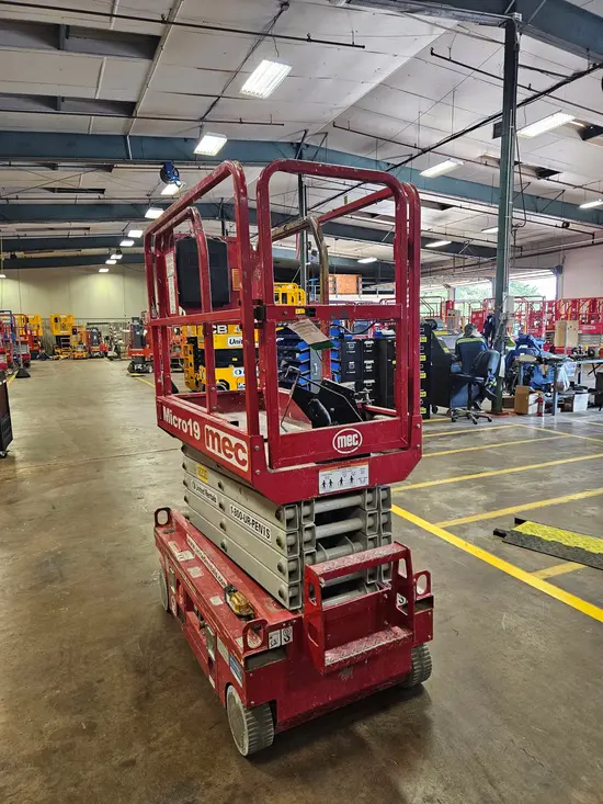 2018 MEC MICRO 19 Scissor Lift