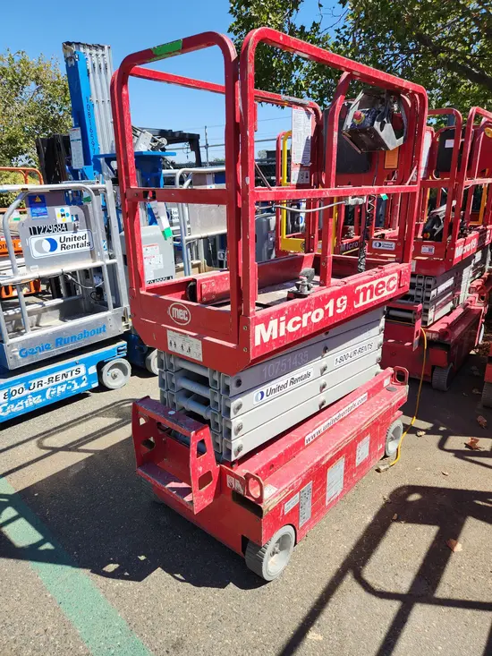2018 MEC MICRO 19 Scissor Lift