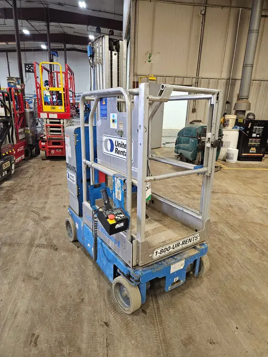 2016 Genie GR-20 Self-Propelled One-Person Lift