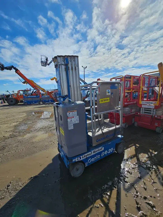 2017 Genie GR-20 Self-Propelled One-Person Lift