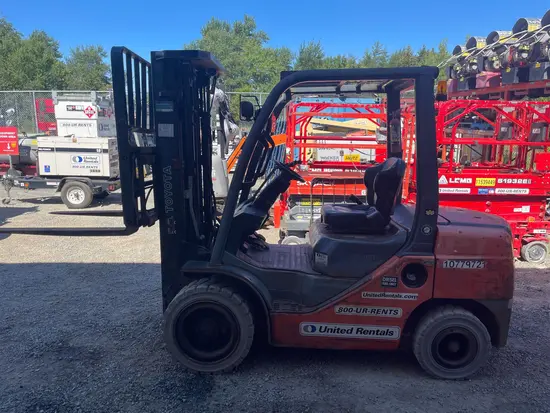 2018 Toyota 8FDU30 Warehouse Forklift