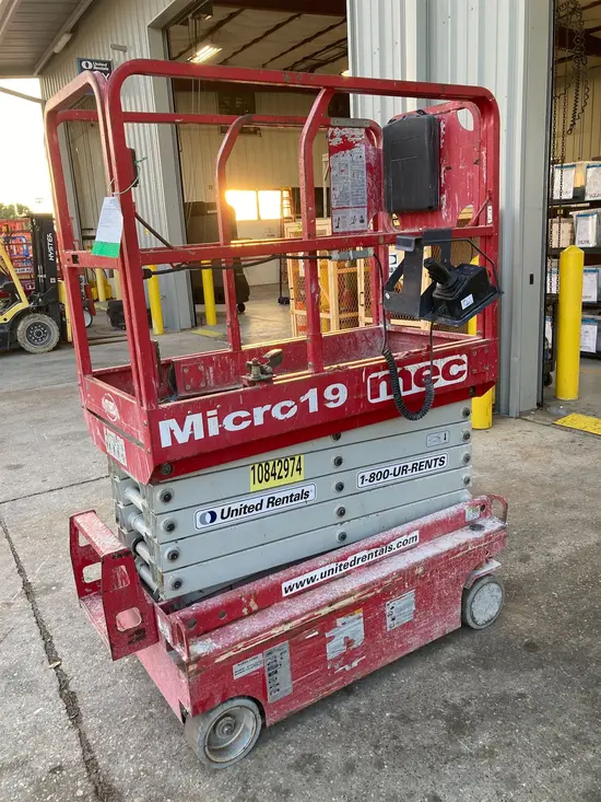 2018 MEC MICRO 19 Scissor Lift