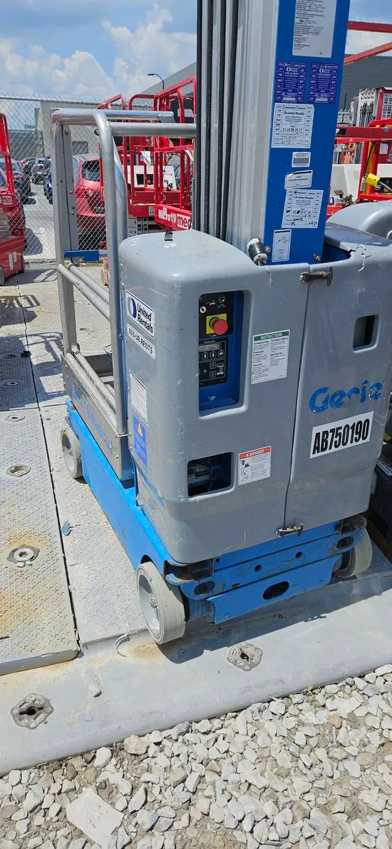 2016 Genie GR-20 Self-Propelled One-Person Lift