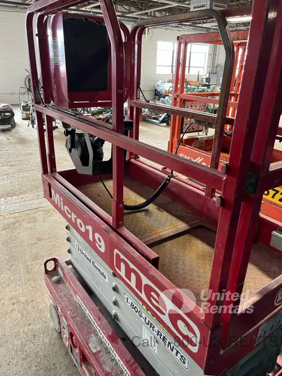 2018 MEC MICRO 19 Scissor Lift