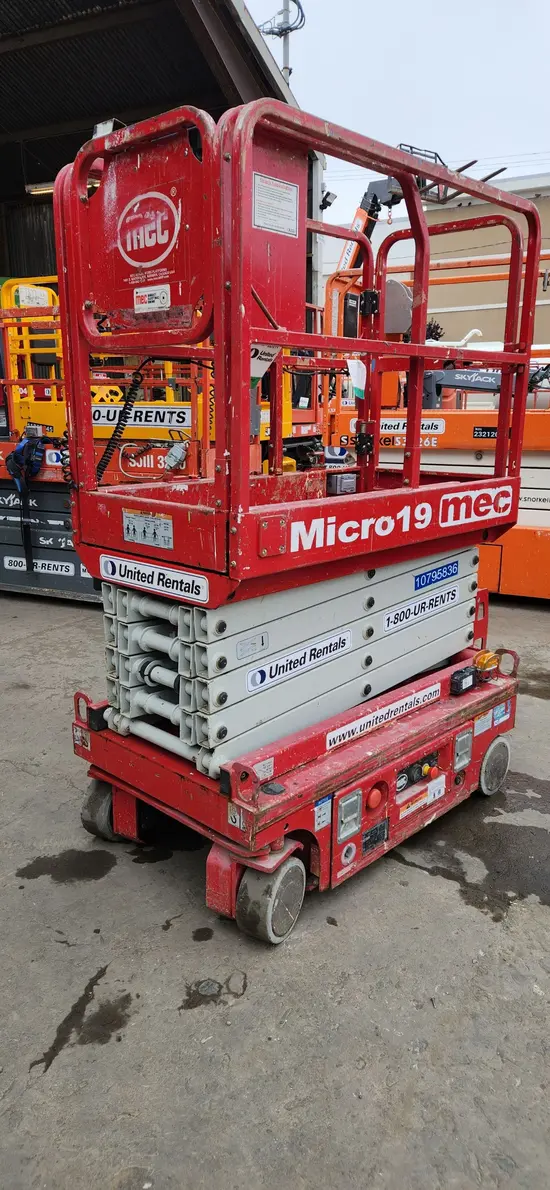 2018 MEC MICRO 19 Scissor Lift