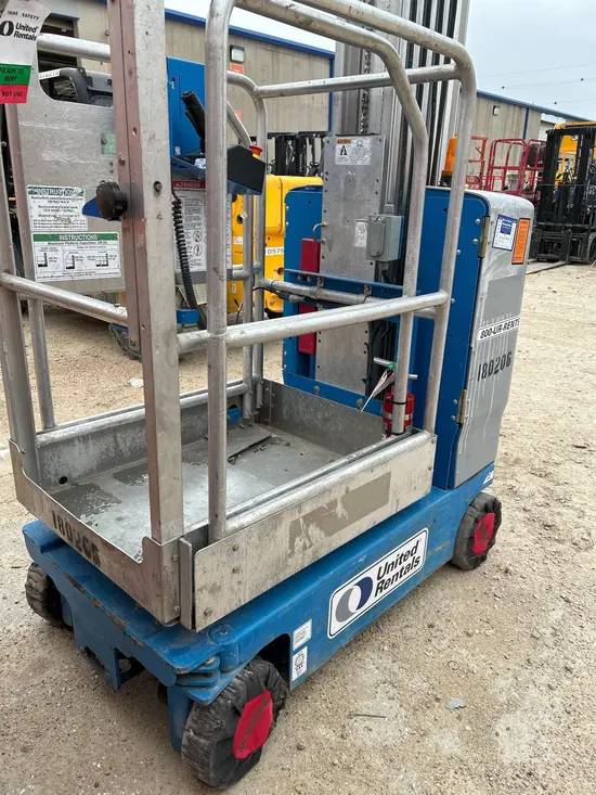 2016 Genie GR-20 Self-Propelled One-Person Lift