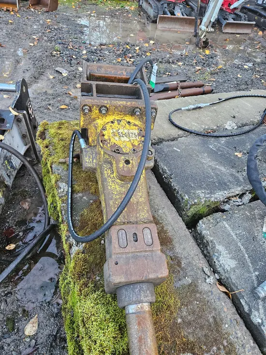 2017 Atlas Copco SB 452 Attachment