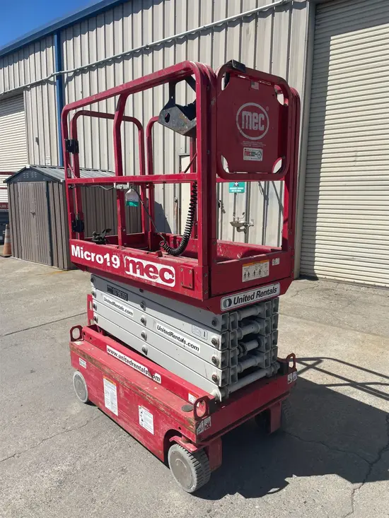 2018 MEC MICRO 19 Scissor Lift