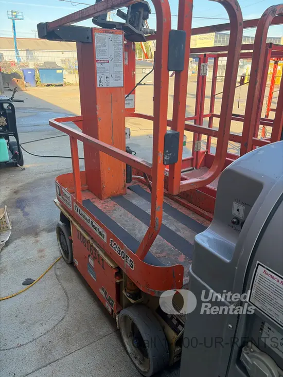 2018 JLG 1230ES Self-Propelled One-Person Lift