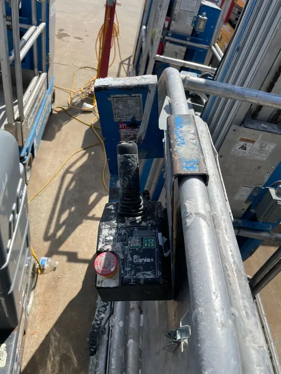 2017 Genie GR-20 Self-Propelled One-Person Lift