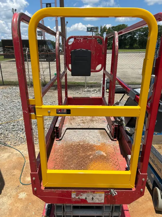 2019 MEC MICRO 19 Scissor Lift