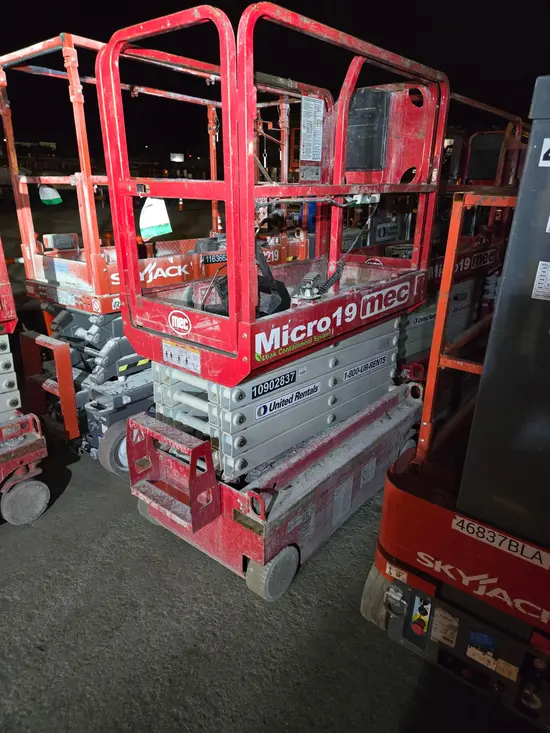 2019 MEC MICRO 19 Scissor Lift