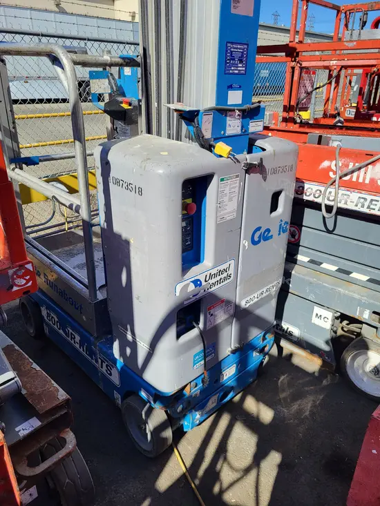 2018 Genie GR-20 Self-Propelled One-Person Lift