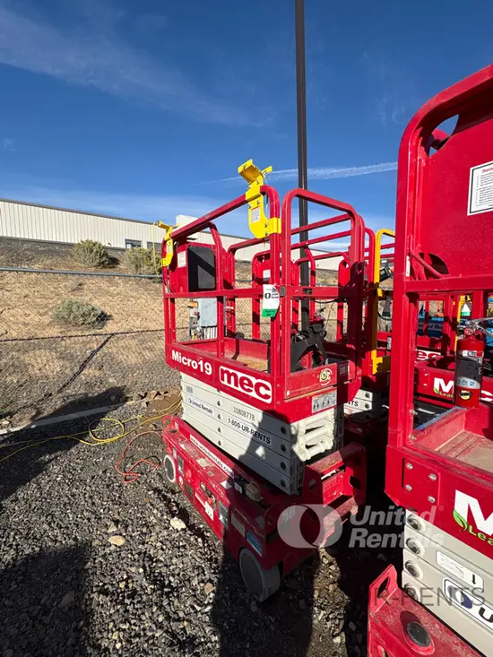 2018 MEC MICRO 19 Scissor Lift