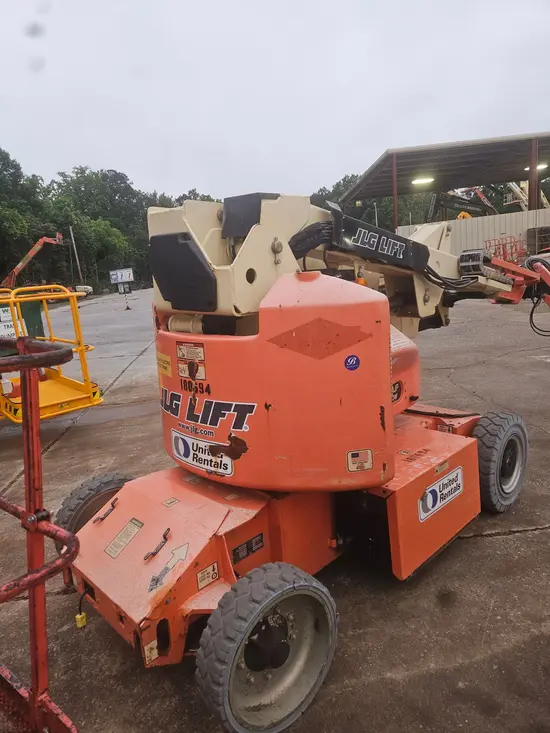 2016 JLG E400AJPN Articulating Boom Lift