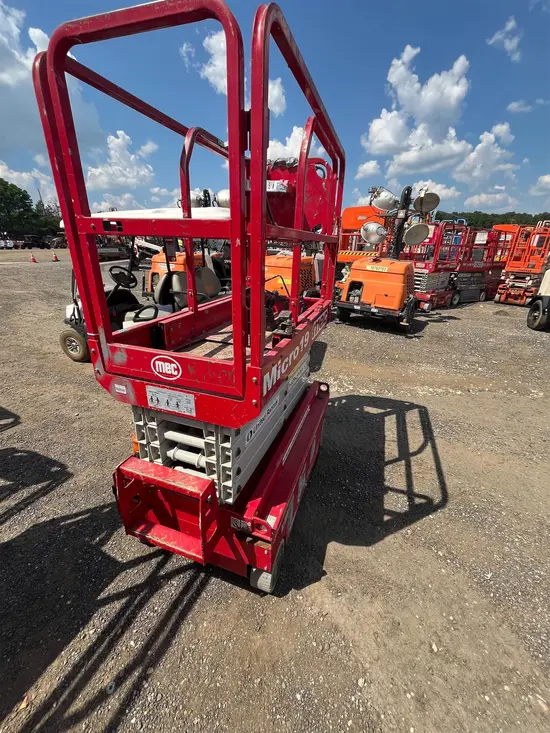 2018 MEC MICRO 19 Scissor Lift