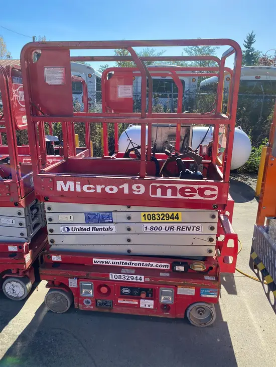 2018 MEC MICRO 19 Scissor Lift