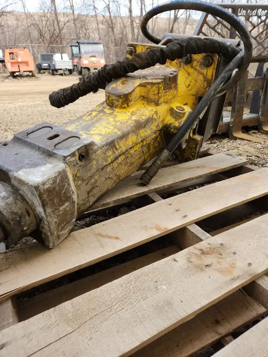 2016 Atlas Copco SB 452 Attachment
