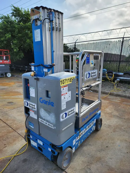 2018 Genie GR-20 Self-Propelled One-Person Lift