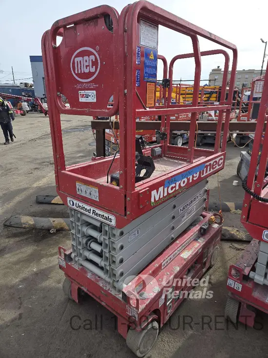 2019 MEC MICRO 19 Scissor Lift