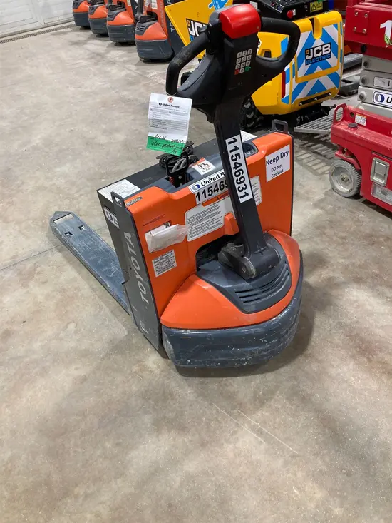 2022 Toyota 8HBW23 Jack