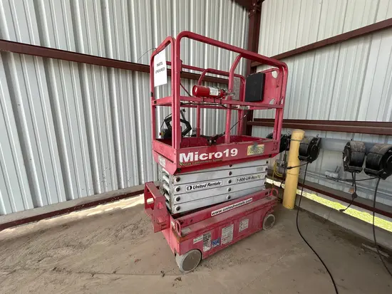 2019 MEC MICRO 19 Scissor Lift