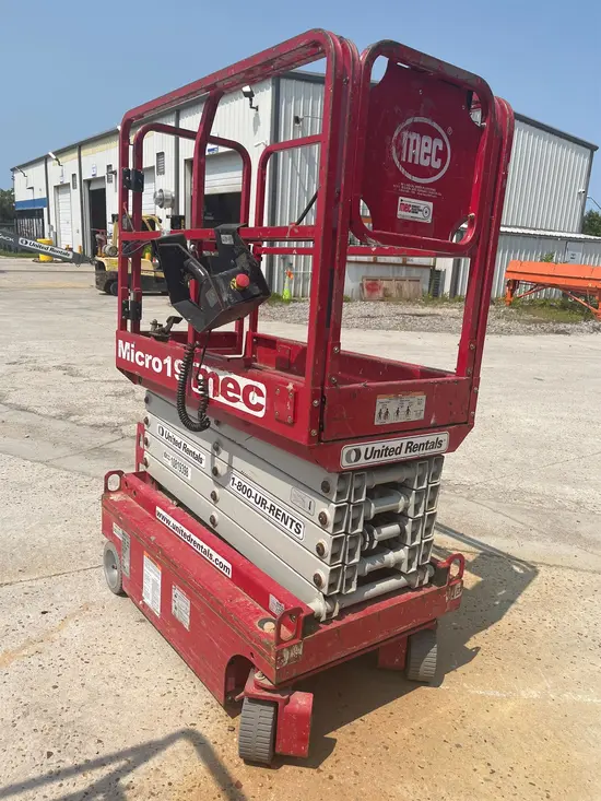 2018 MEC MICRO 19 Scissor Lift