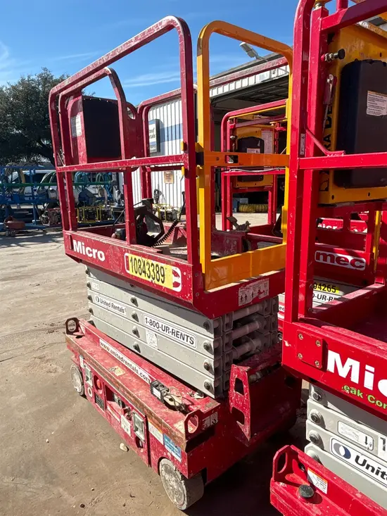 2018 MEC MICRO 19 Scissor Lift