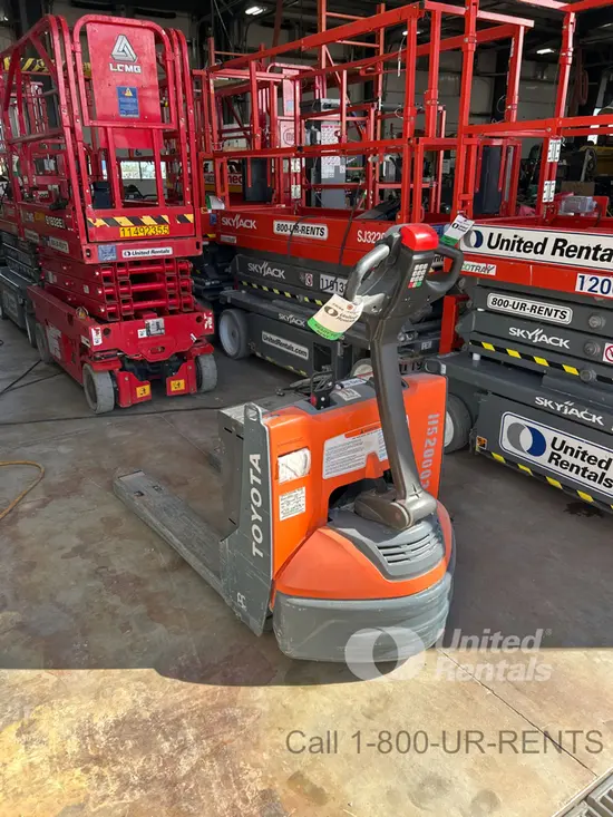 2022 Toyota 8HBW23 Jack