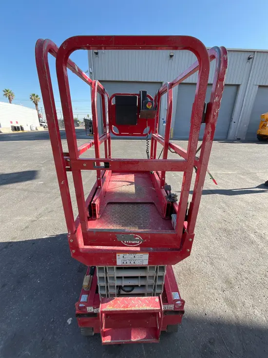 2019 MEC MICRO 19 Scissor Lift