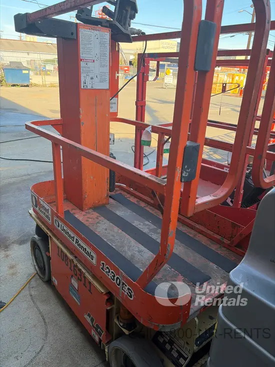 2018 JLG 1230ES Self-Propelled One-Person Lift