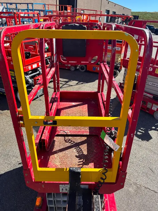 2018 MEC MICRO 19 Scissor Lift