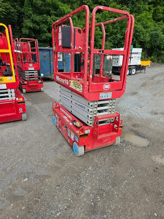 2019 MEC MICRO 19 Scissor Lift