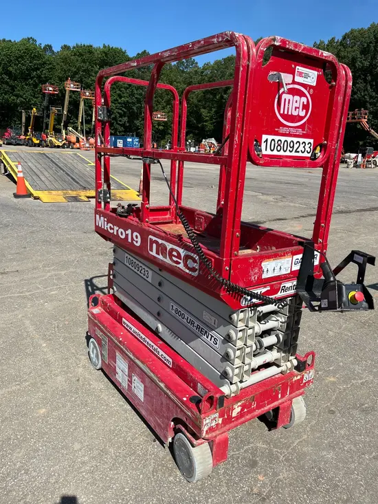 2018 MEC MICRO 19 Scissor Lift