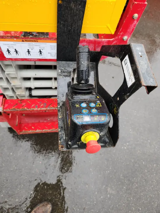 2017 MEC MICRO 19 Scissor Lift