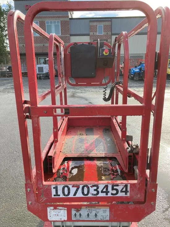 2017 MEC MICRO 19 Scissor Lift