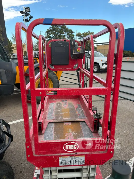 2018 MEC MICRO 19 Scissor Lift