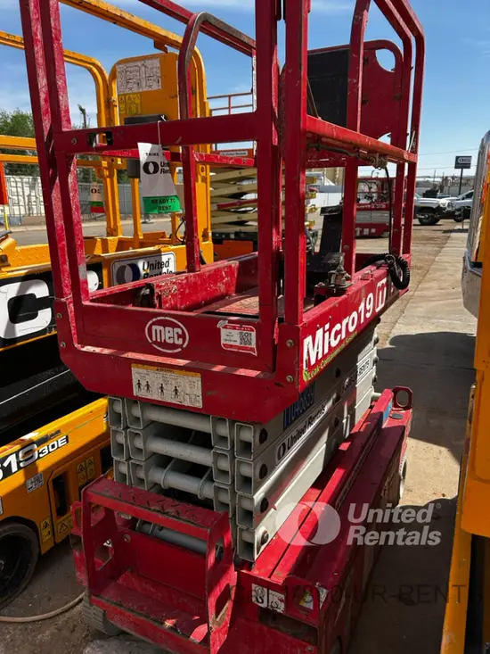 2020 MEC MICRO 19 Scissor Lift