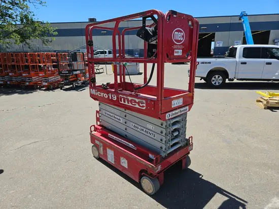 2018 MEC MICRO 19 Scissor Lift