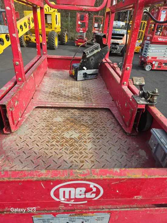 2018 MEC MICRO 19 Scissor Lift