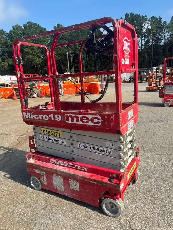 2019 MEC MICRO 19 Scissor Lift