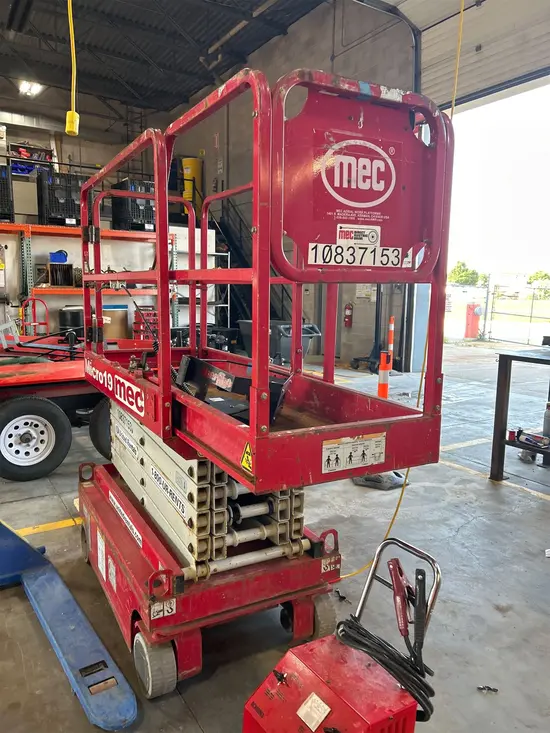 2018 MEC MICRO 19 Scissor Lift