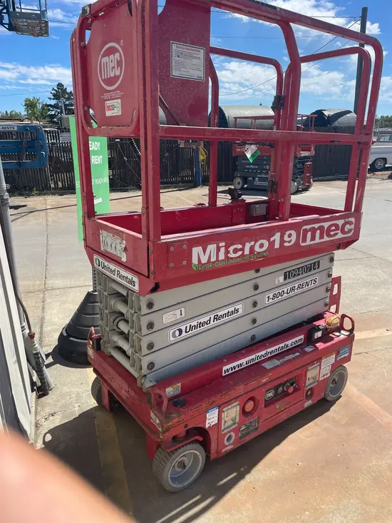 2019 MEC MICRO 19 Scissor Lift