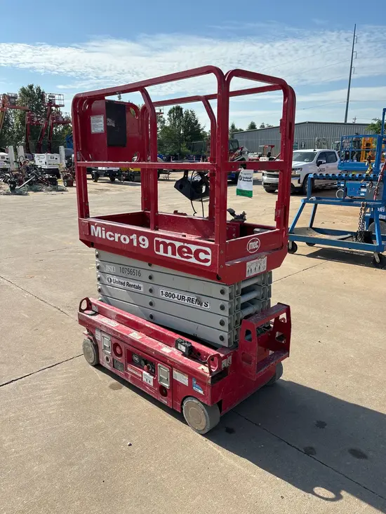 2018 MEC MICRO 19 Scissor Lift