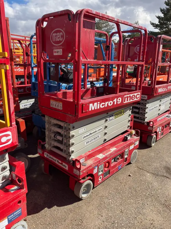 2018 MEC MICRO 19 Scissor Lift