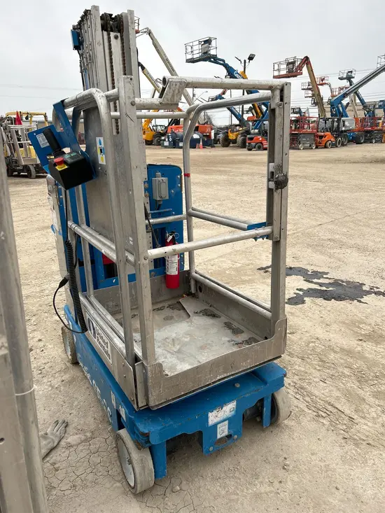 2017 Genie GR-20 Self-Propelled One-Person Lift