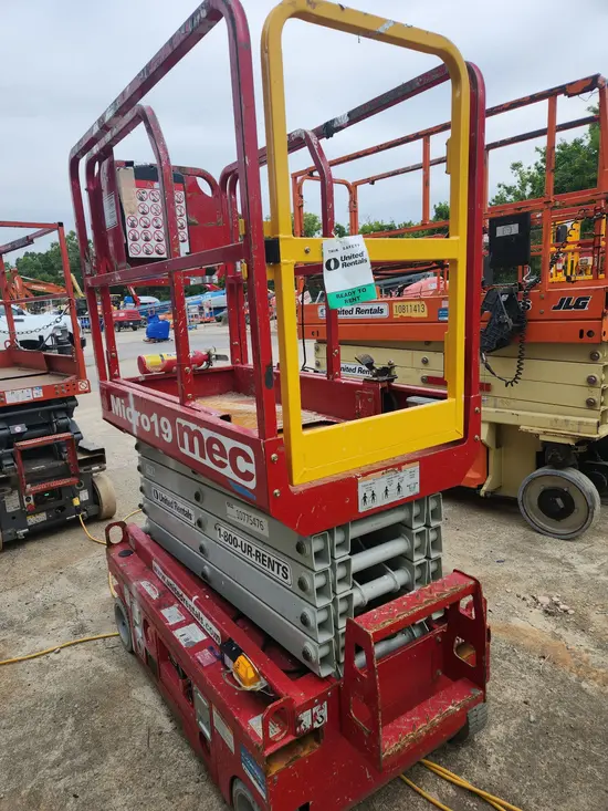 2018 MEC MICRO 19 Scissor Lift