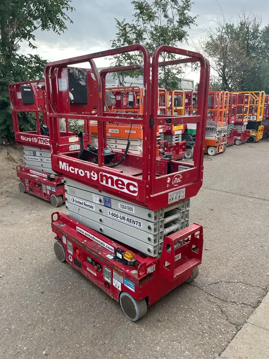 2018 MEC MICRO 19 Scissor Lift